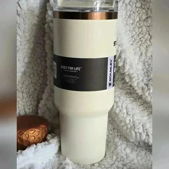 Stanley 40oz Magnolia Cream and Cooper - Picture 5 of 10